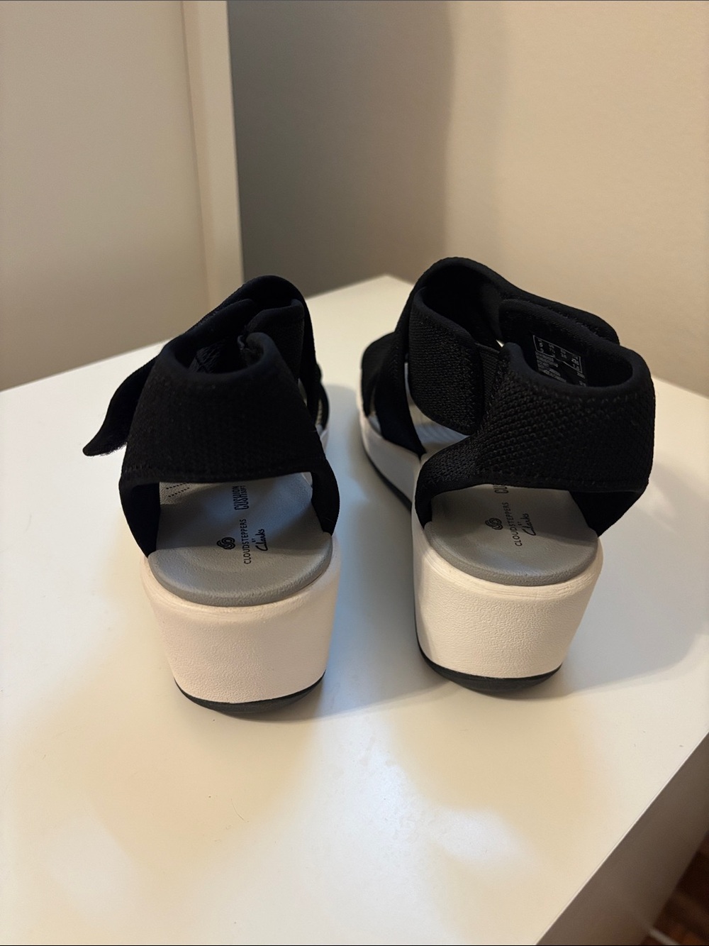 Cloudsteppers by Clarks Black Elastic Crisscross Sandals - Picture 3 of 5